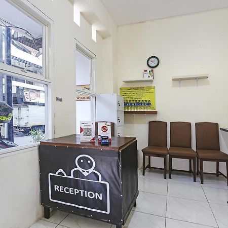 Spot On 90780 Gang Tengah Homestay Syariah Semarang Buitenkant foto