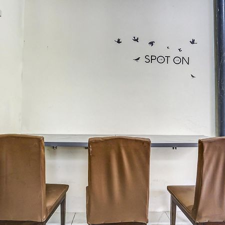 Spot On 90780 Gang Tengah Homestay Syariah Semarang Buitenkant foto