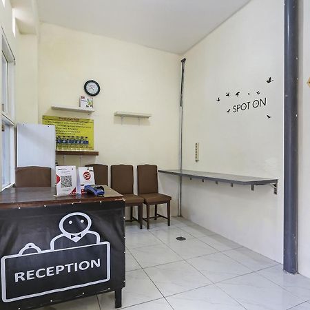 Spot On 90780 Gang Tengah Homestay Syariah Semarang Buitenkant foto