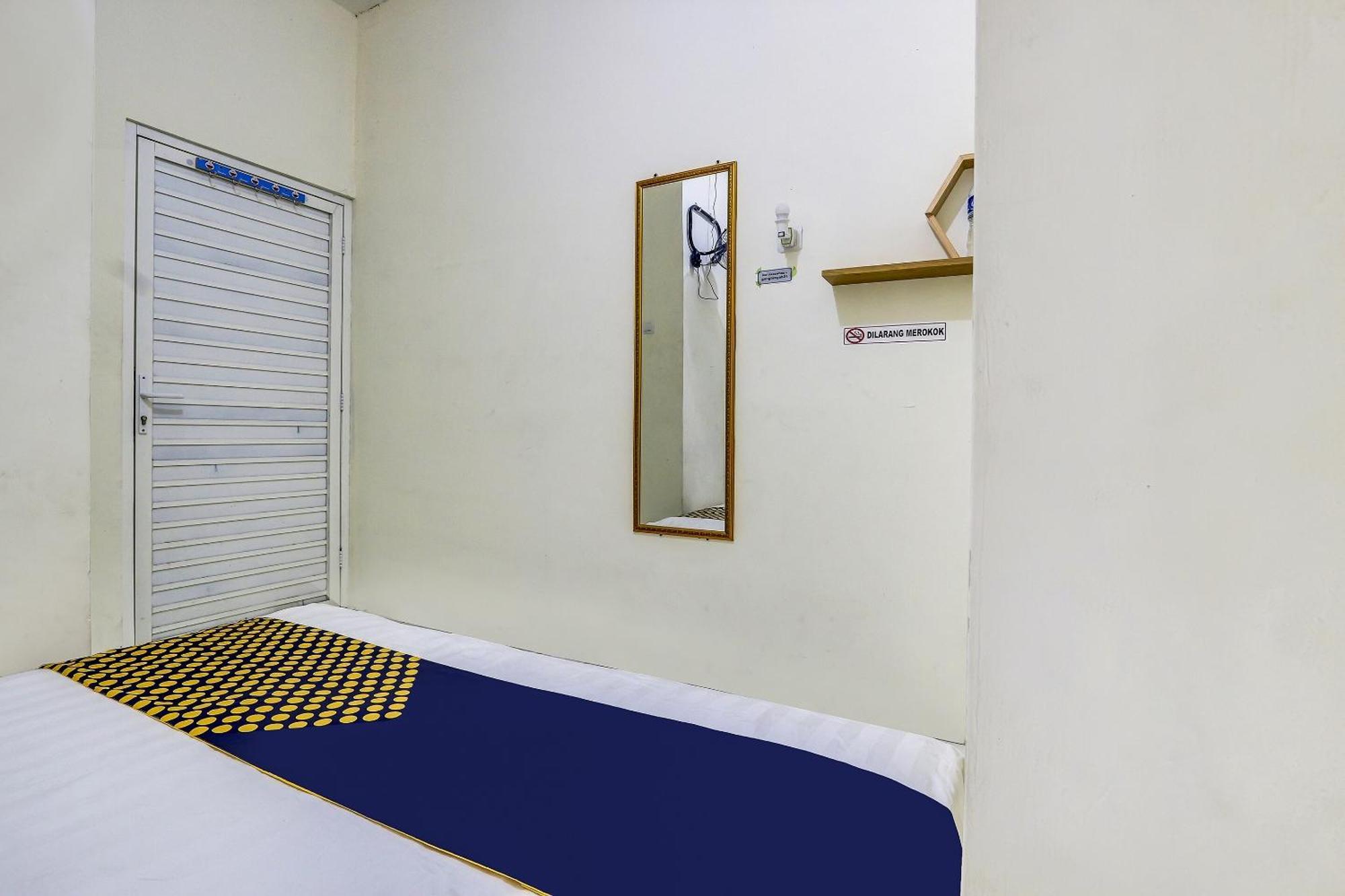 Spot On 90780 Gang Tengah Homestay Syariah Semarang Buitenkant foto