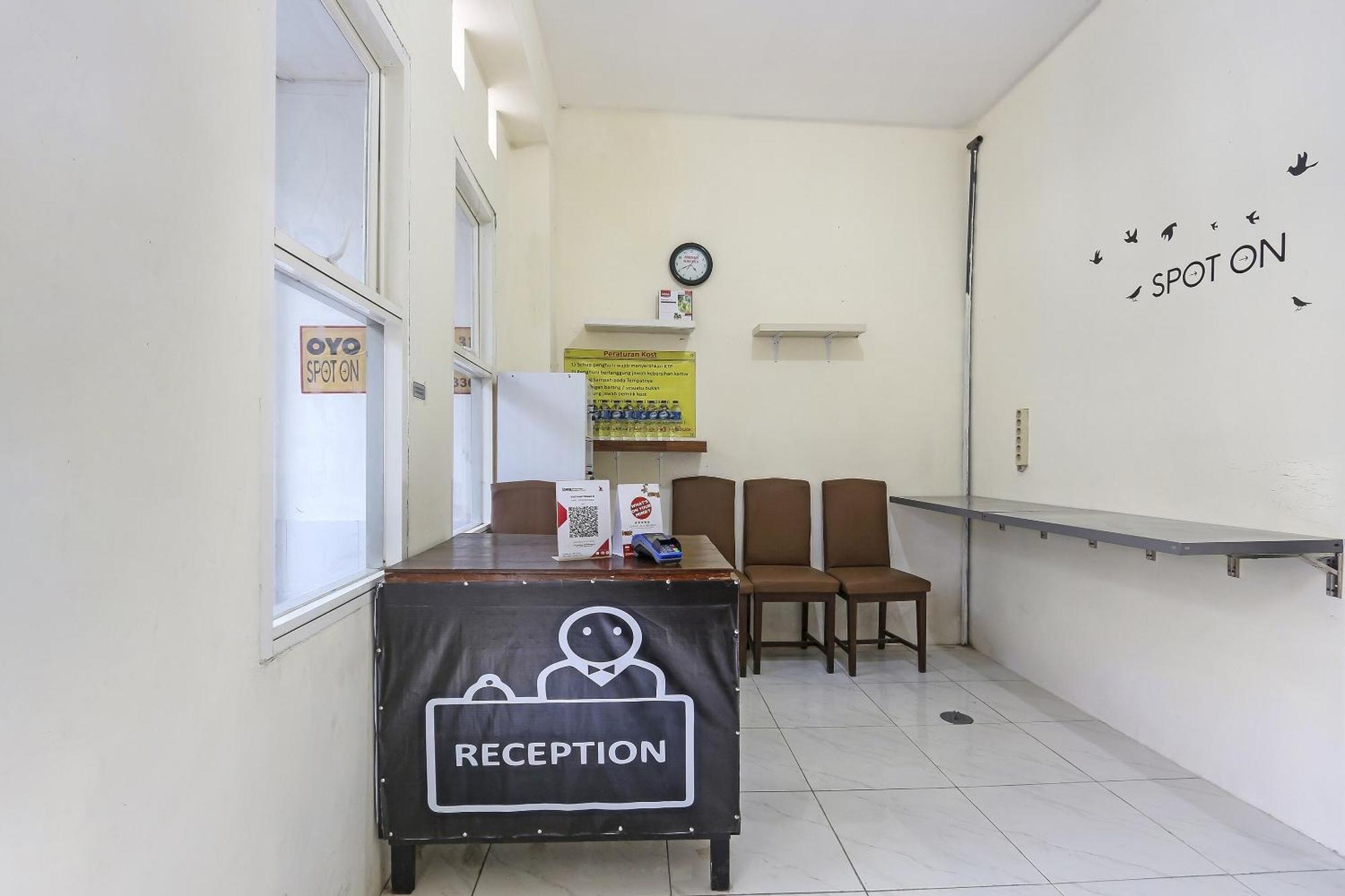 Spot On 90780 Gang Tengah Homestay Syariah Semarang Buitenkant foto