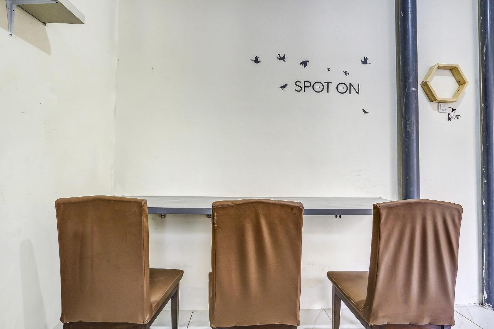 Spot On 90780 Gang Tengah Homestay Syariah Semarang Buitenkant foto