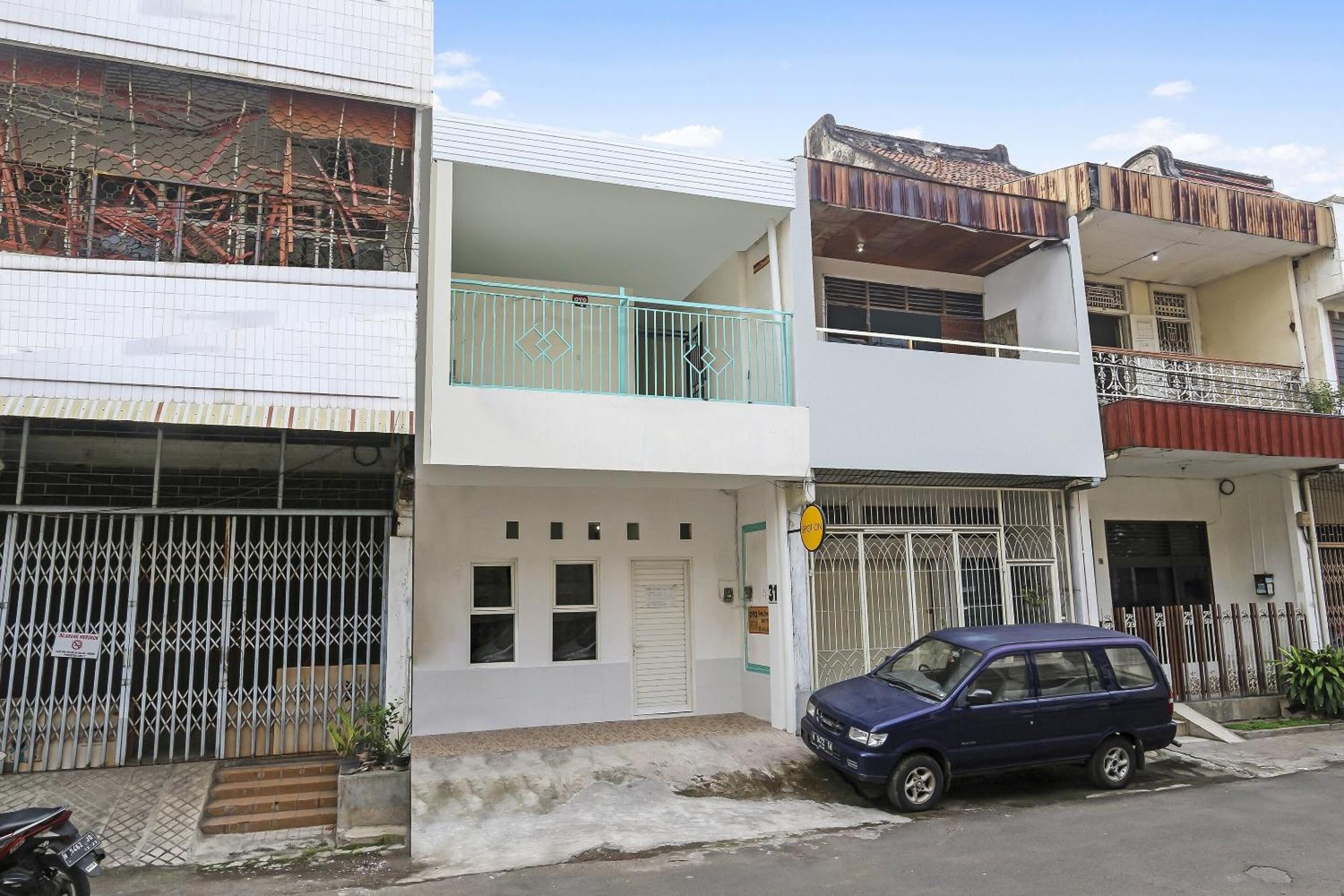 Spot On 90780 Gang Tengah Homestay Syariah Semarang Buitenkant foto