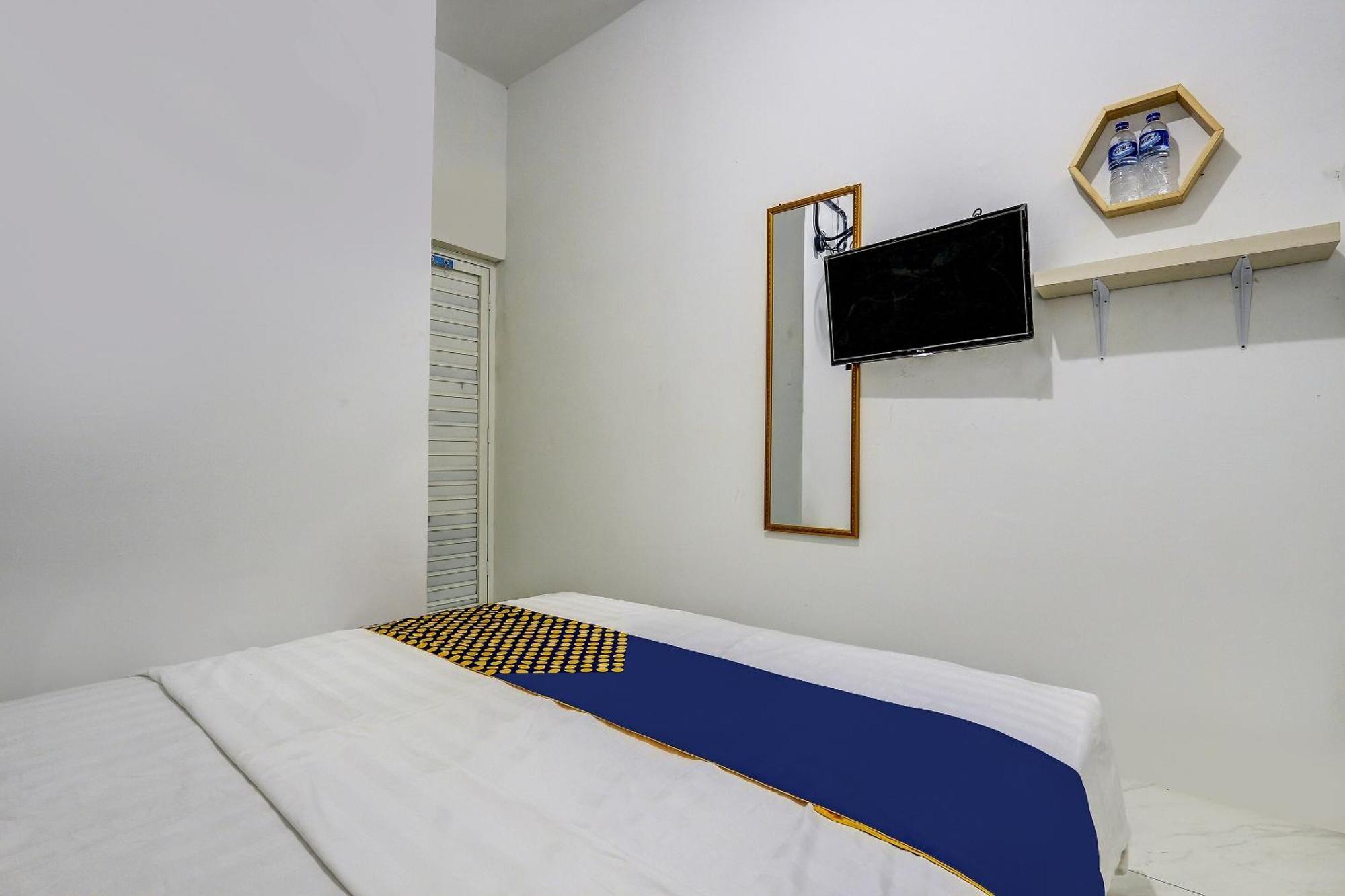 Spot On 90780 Gang Tengah Homestay Syariah Semarang Buitenkant foto