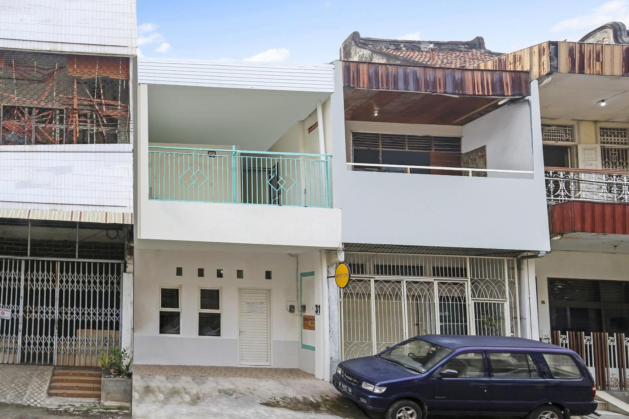 Spot On 90780 Gang Tengah Homestay Syariah Semarang Buitenkant foto
