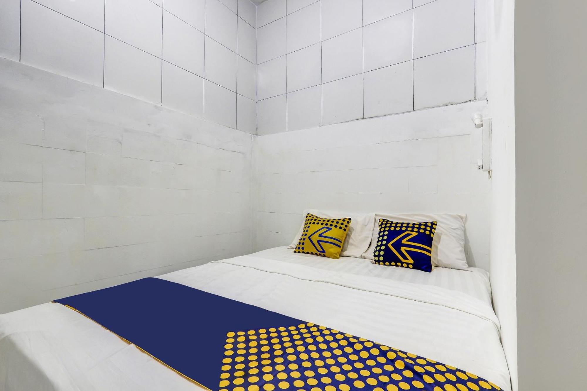 Spot On 90780 Gang Tengah Homestay Syariah Semarang Buitenkant foto