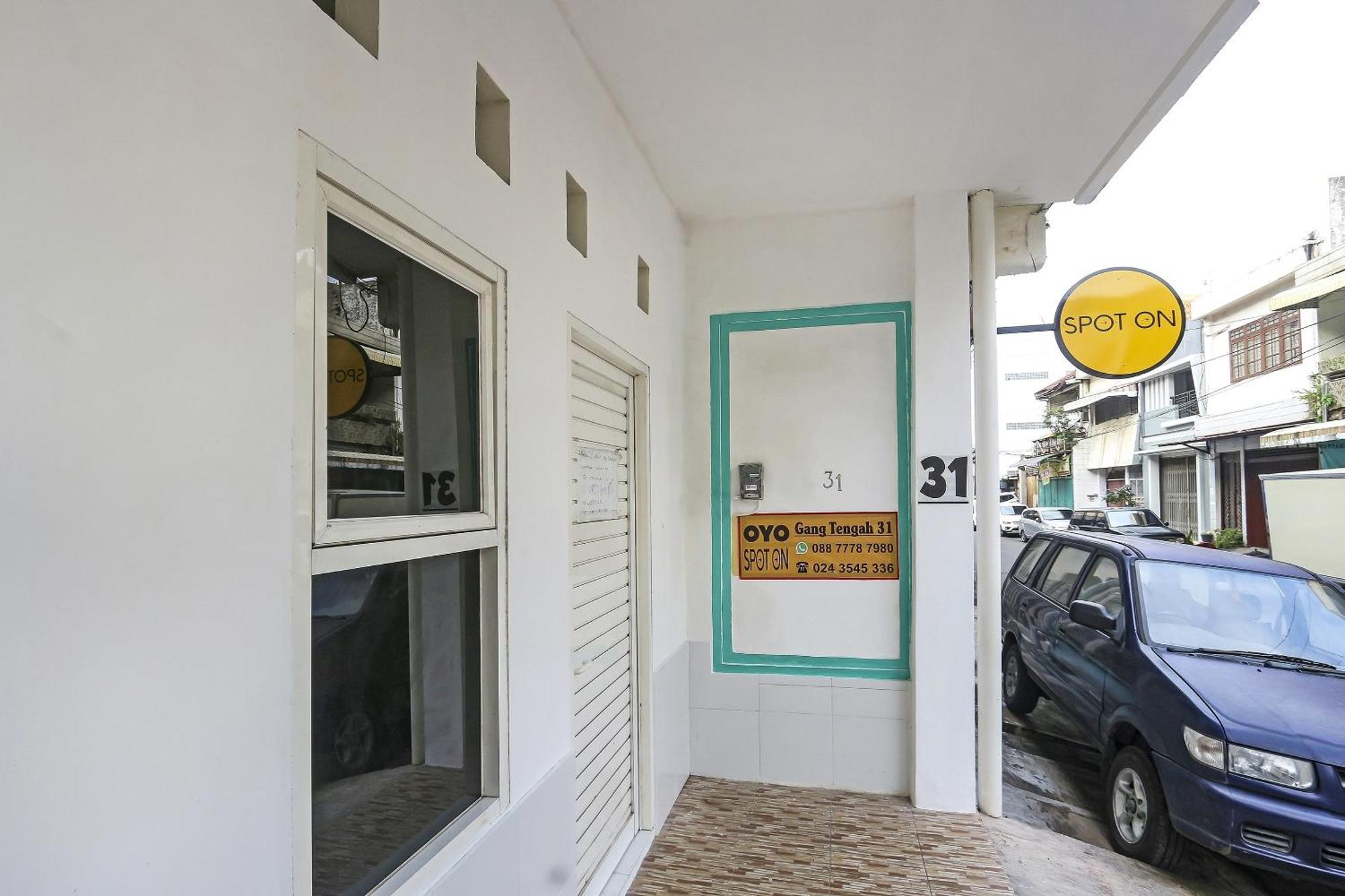 Spot On 90780 Gang Tengah Homestay Syariah Semarang Buitenkant foto