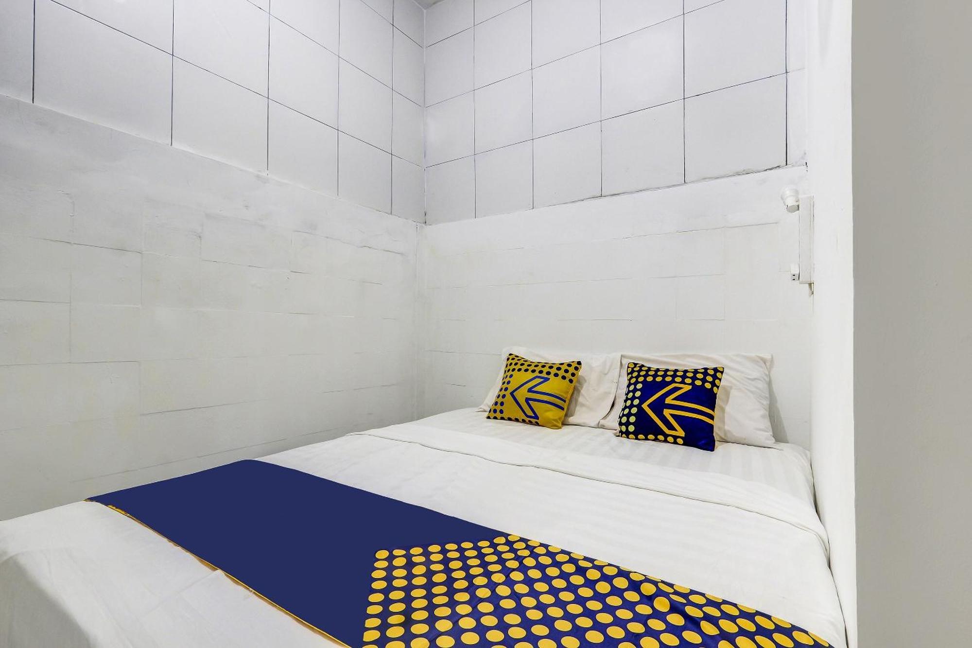 Spot On 90780 Gang Tengah Homestay Syariah Semarang Buitenkant foto